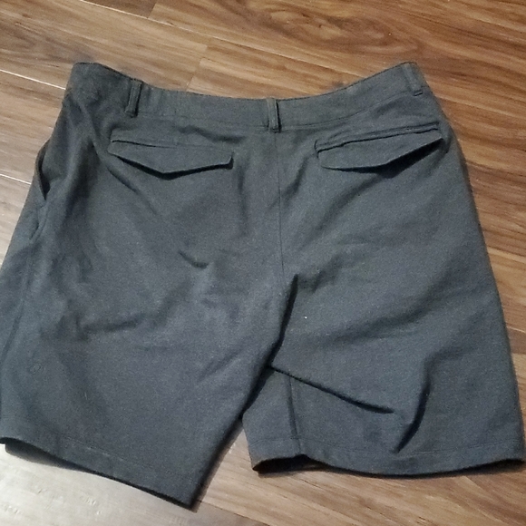 Lululemon Athletica Charcoal Men's Shorts - Picture 5 of 6